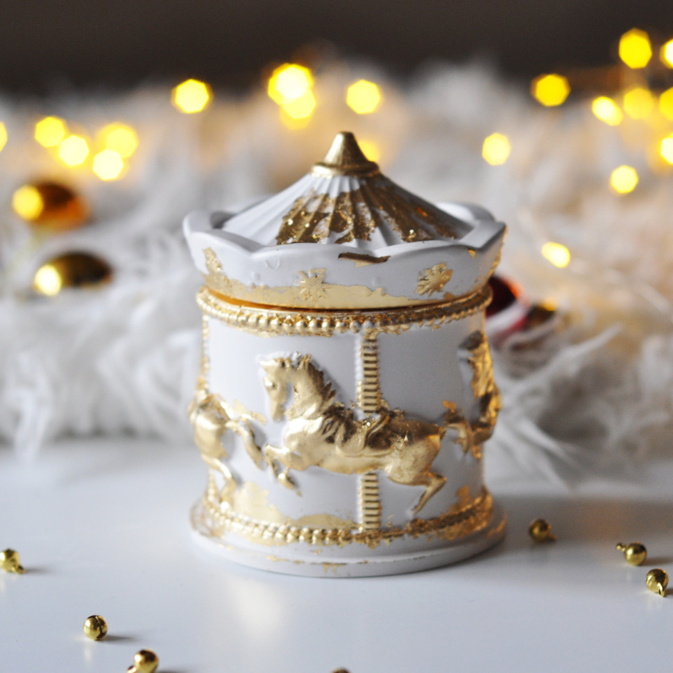 Новорічна свічка ручної роботи з соєвого воску «Карусель» SP2470 150 г