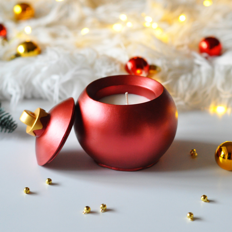 Новорічна свічка ручної роботи з соєвого воску «Ялинкова іграшка» SP2471 100 г Червона