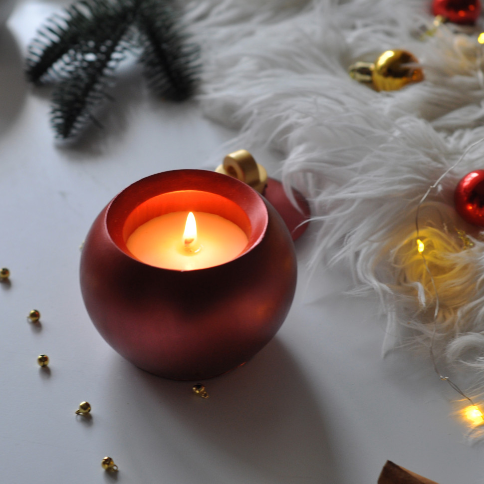 Новорічна свічка ручної роботи з соєвого воску «Ялинкова іграшка» SP2471 100 г Червона