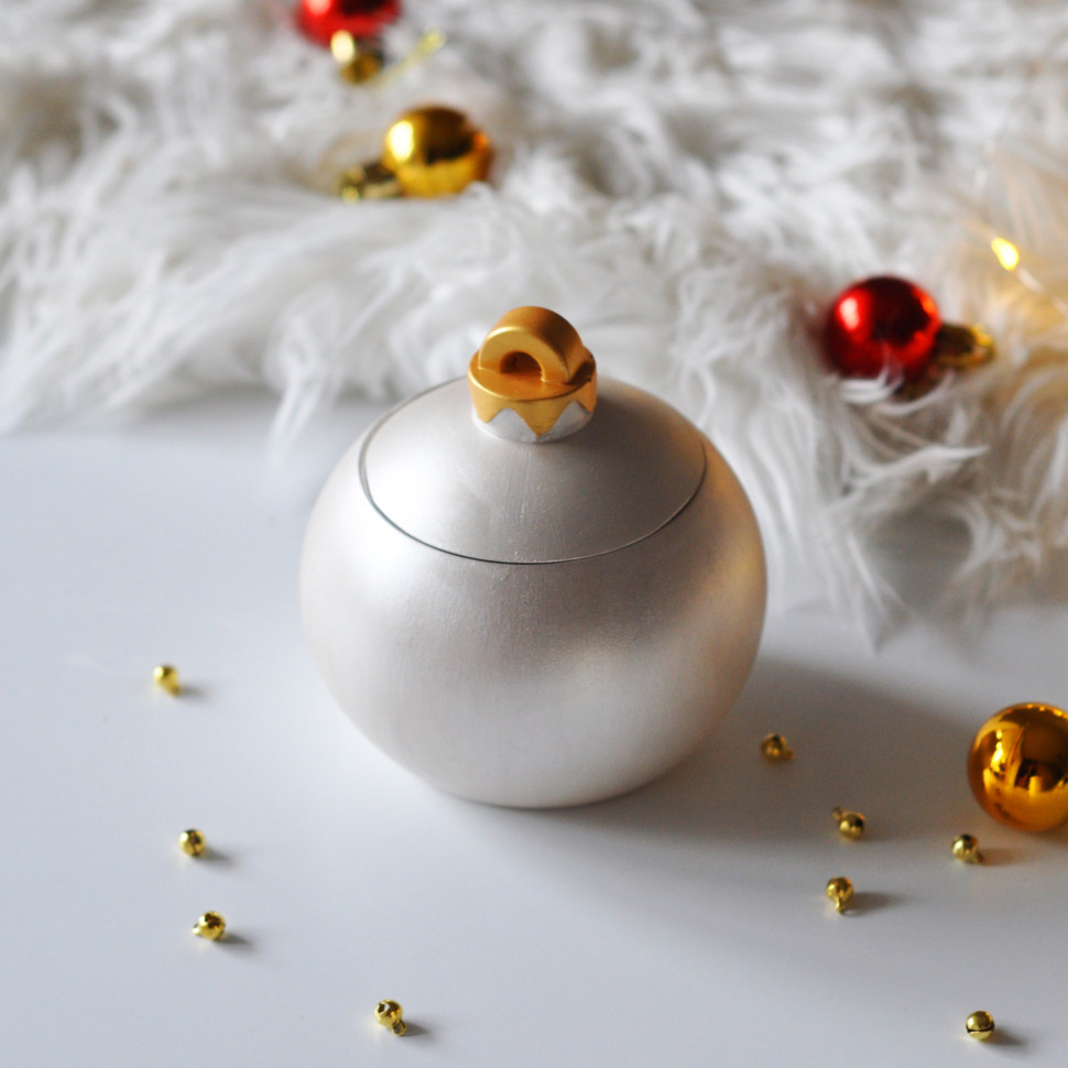 Новорічна свічка ручної роботи з соєвого воску «Ялинкова іграшка» SP2472 100 г Перламутр