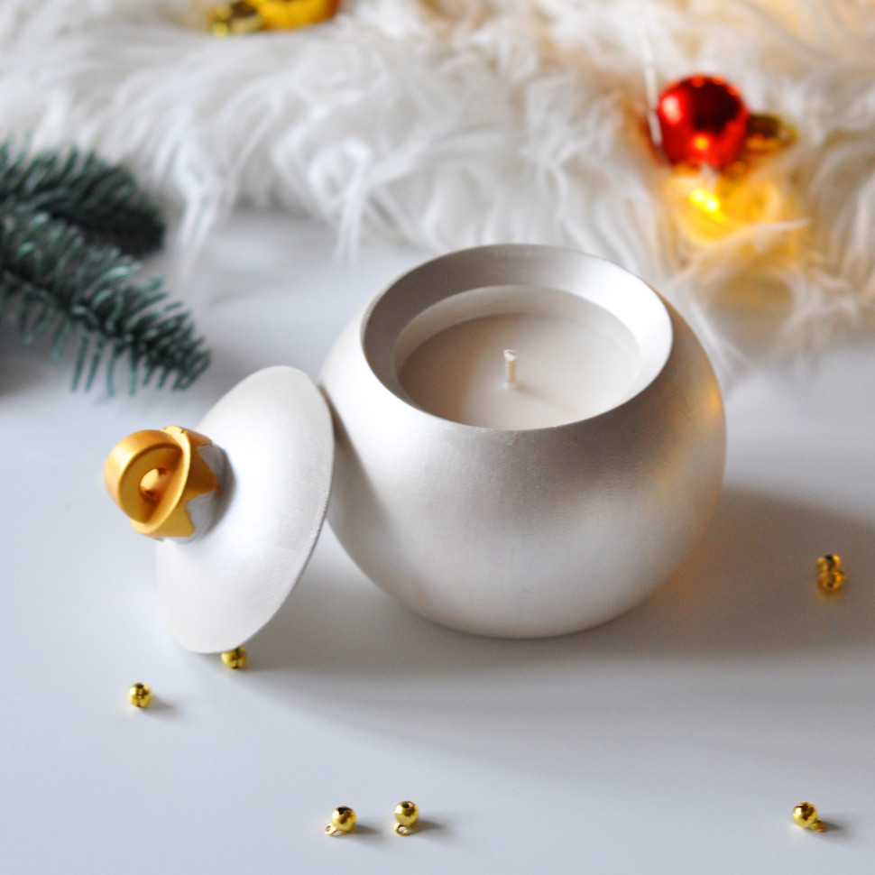 Новорічна свічка ручної роботи з соєвого воску «Ялинкова іграшка» SP2472 100 г Перламутр