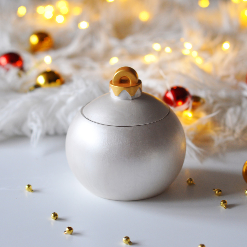 Новорічна свічка ручної роботи з соєвого воску «Ялинкова іграшка» SP2472 100 г Перламутр