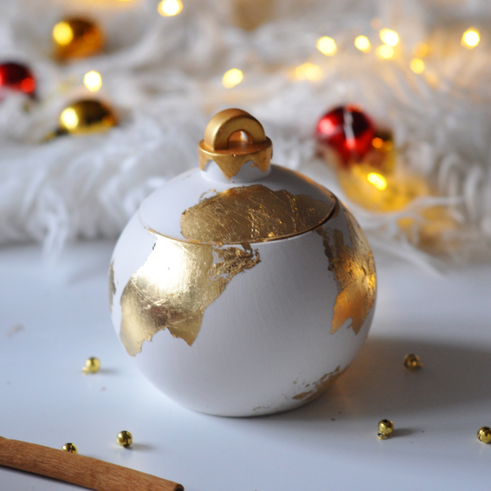 Новорічна свічка ручної роботи з соєвого воску «Ялинкова іграшка» SP2473 100 г Золотиста