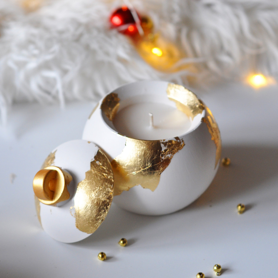 Новорічна свічка ручної роботи з соєвого воску «Ялинкова іграшка» SP2473 100 г Золотиста