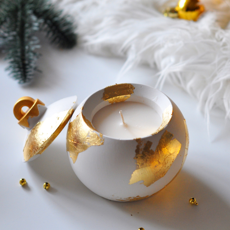 Новорічна свічка ручної роботи з соєвого воску «Ялинкова іграшка» SP2473 100 г Золотиста