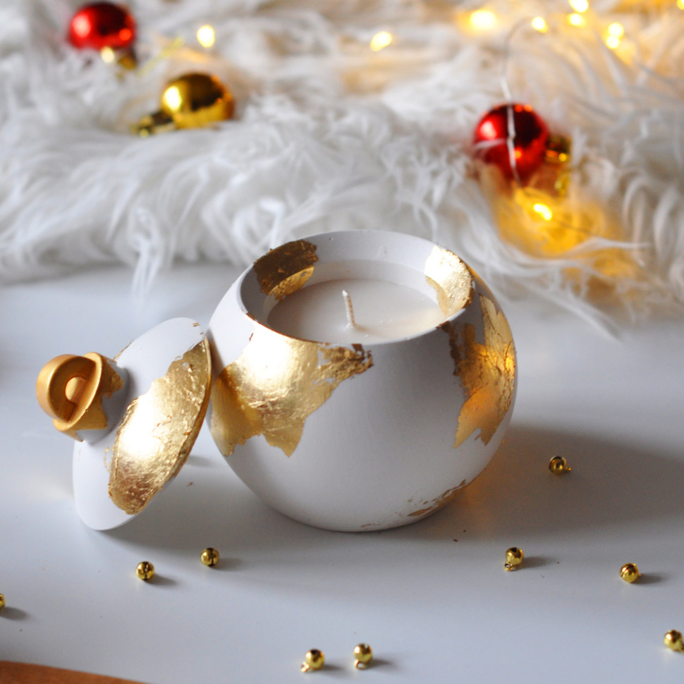 Новорічна свічка ручної роботи з соєвого воску «Ялинкова іграшка» SP2473 100 г Золотиста