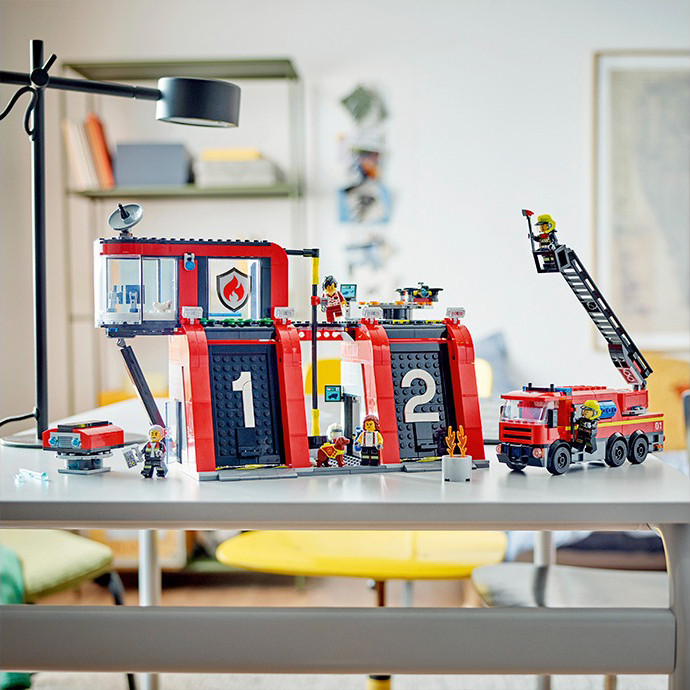 Конструктор Lego City Пожежне депо з пожежною машиною 60414, 843 деталі