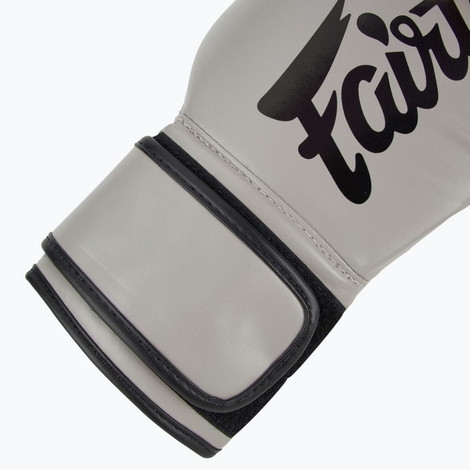 Боксерские перчатки BGV14 Fairtex BGV14_14oz_Grey 14 унций (бинты в комплекте)