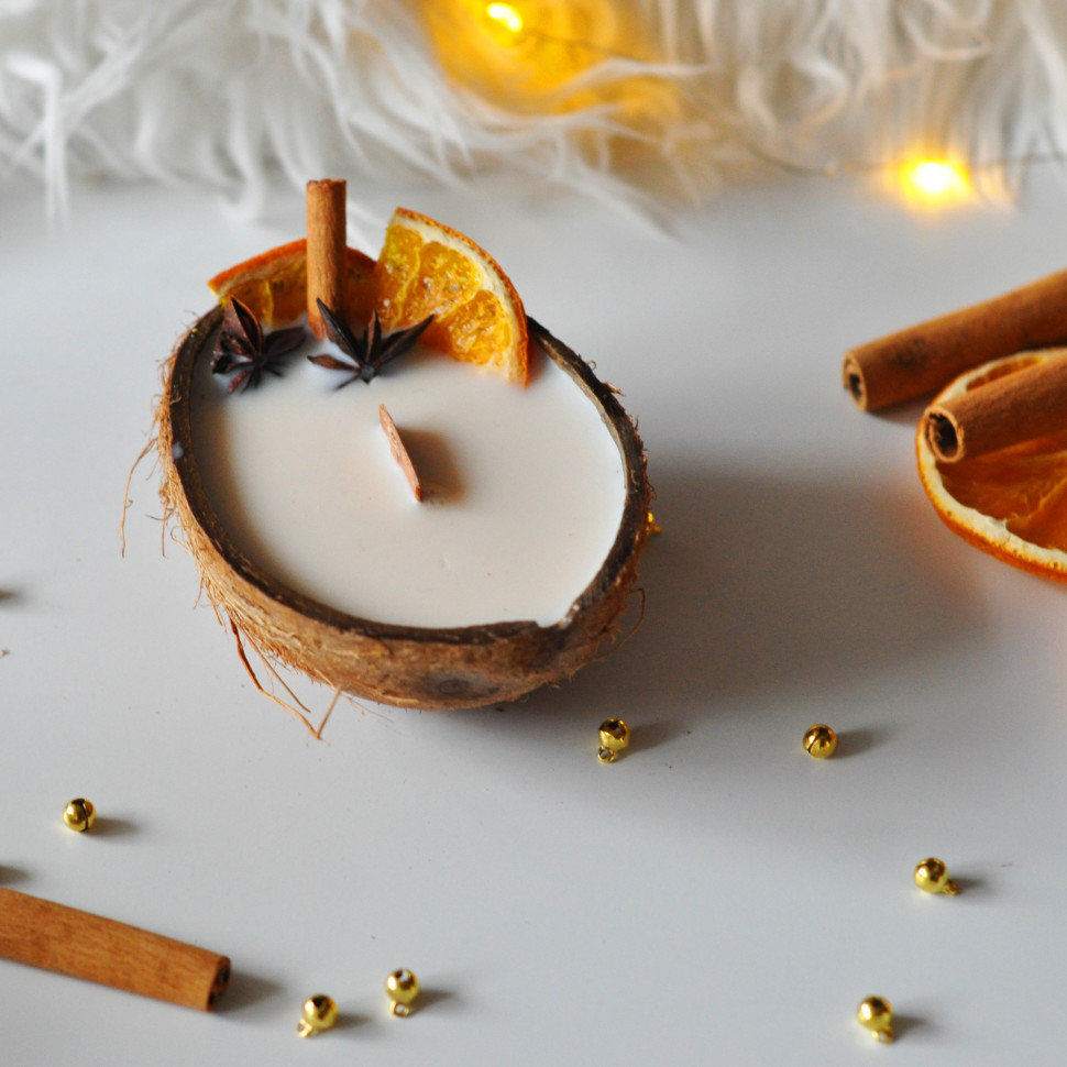 Новорічна свічка ручної роботи з соєвого воску «Кокос» SP2476 100 г