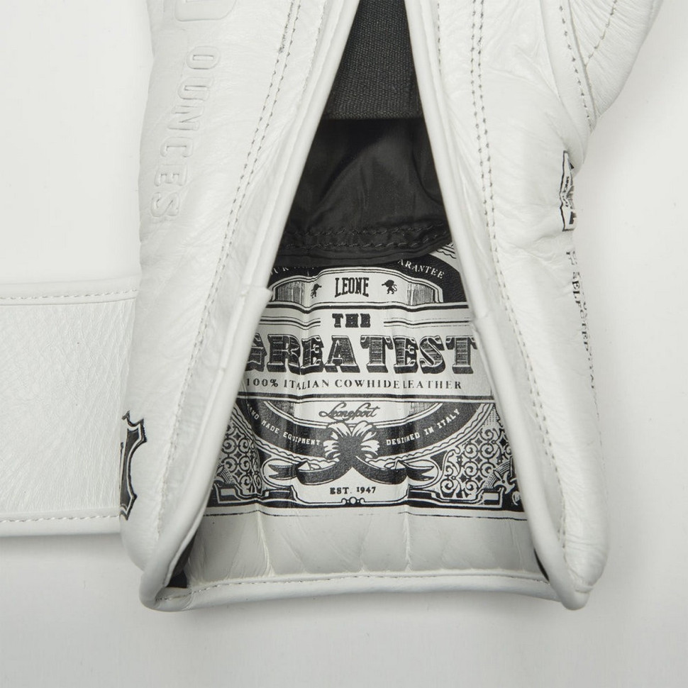 Боксерские перчатки GN111 THE GREATEST Leone GN111_White_12oz 12 унций (бинты в комплекте)