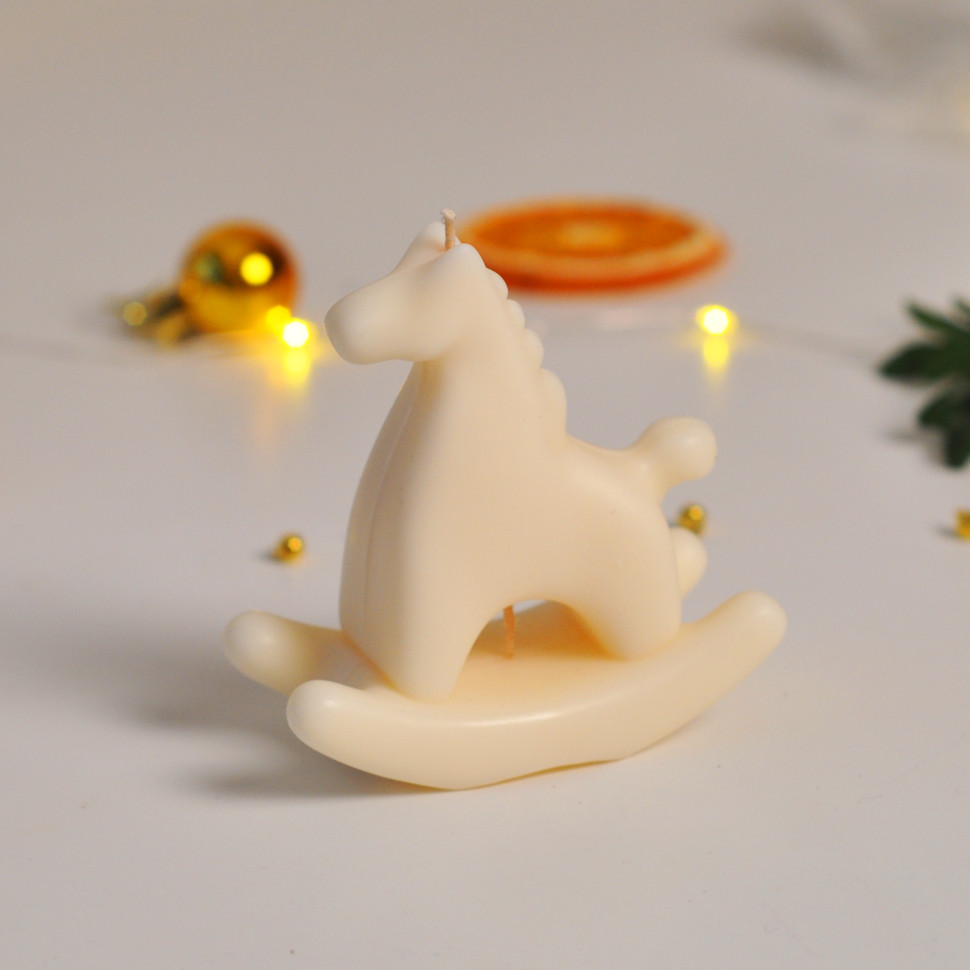 Формова свічка ручної роботи з соєвого воску 