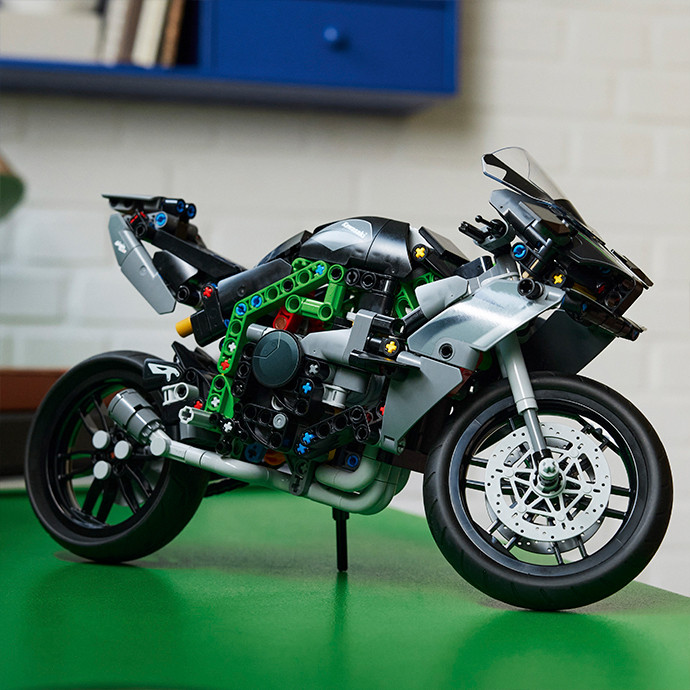 Конструктор LEGO Technic Мотоцикл Kawasaki Ninja H2R 42170, 643 деталі