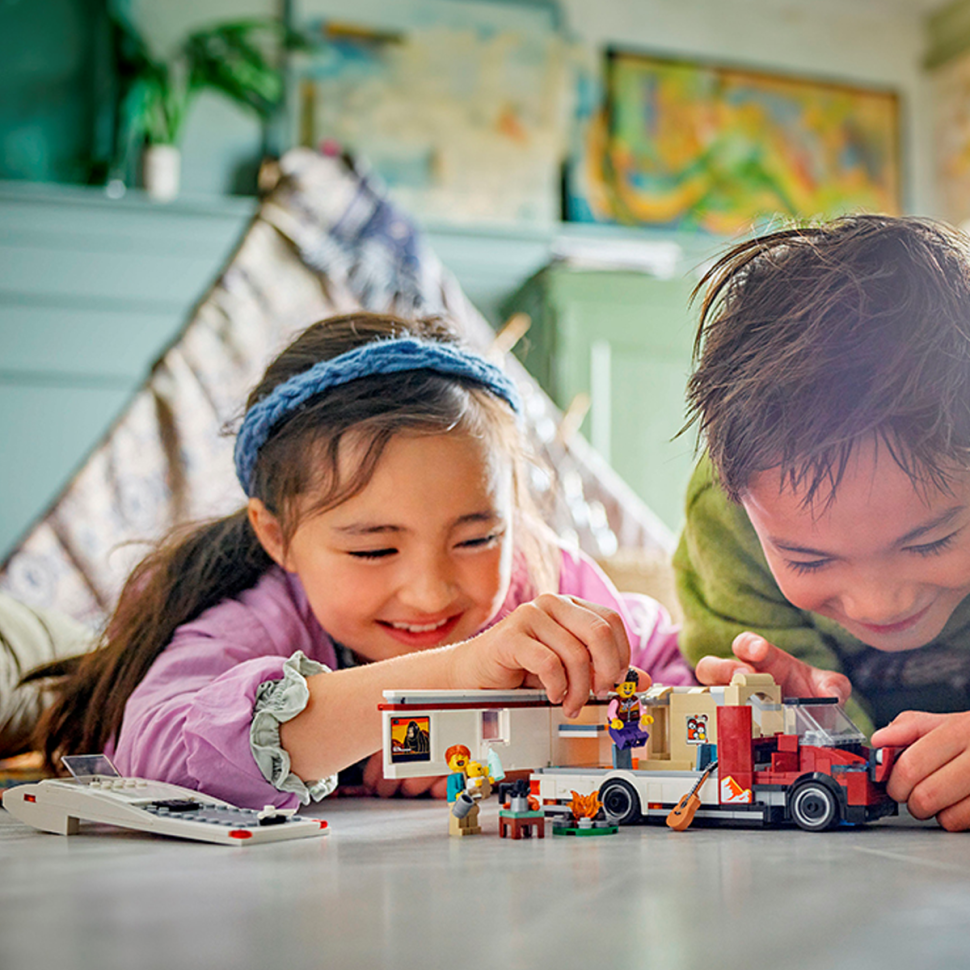 Конструктор City Приключенческий дом на колесах LEGO 60454, 385 деталей