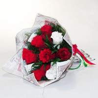 Букет з цукерок Троянди 11 червоно-білі 4149IT