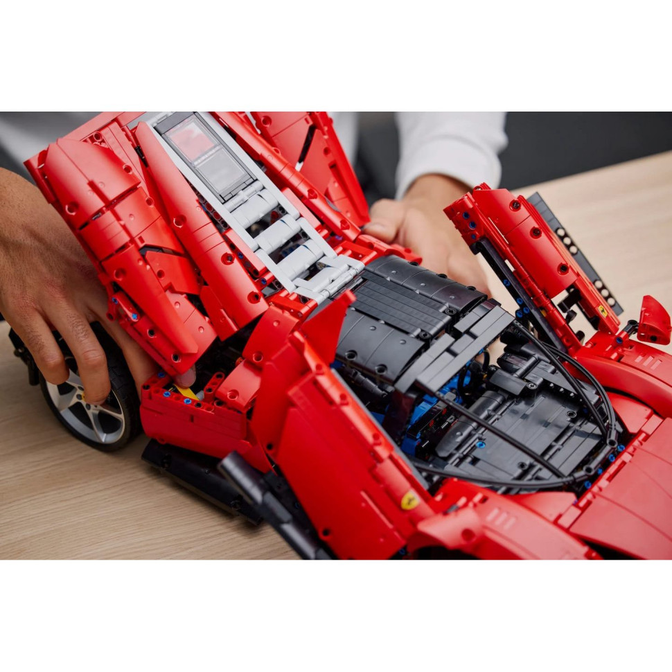 Конструктор LEGO Technic Ferrari Daytona SP3 42143